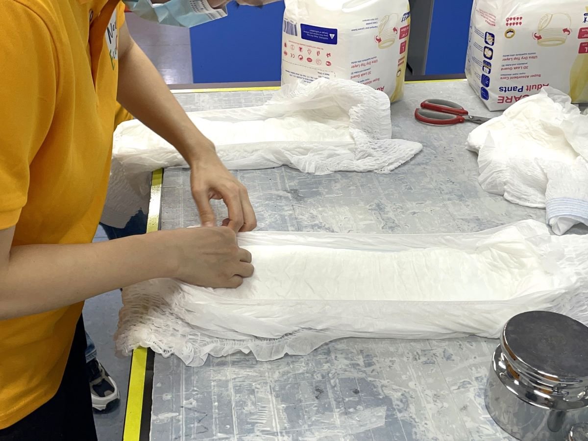 Elder Diaper Pants Absorptiong Test