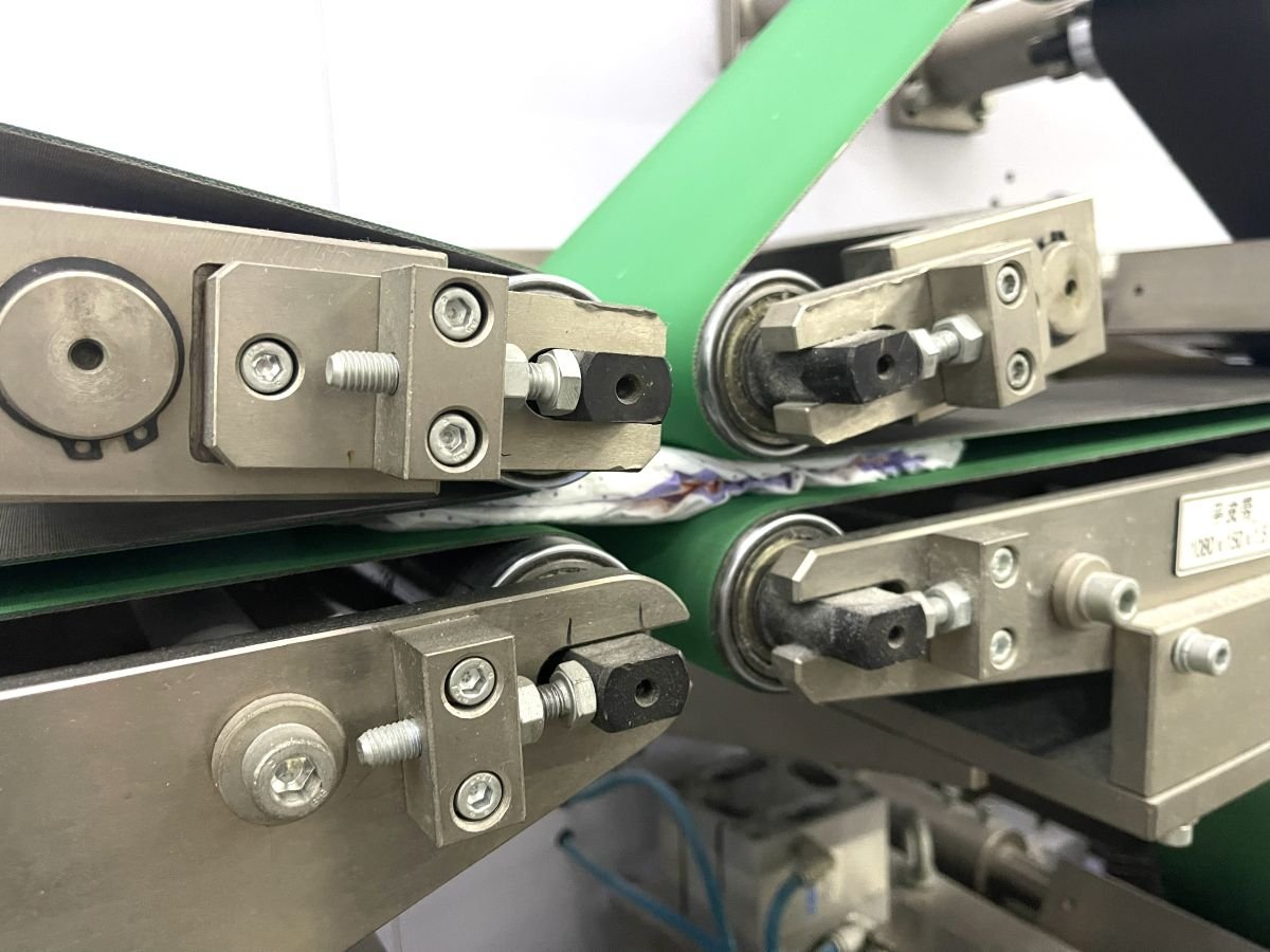 OEM baby diaper manufacturing production facility